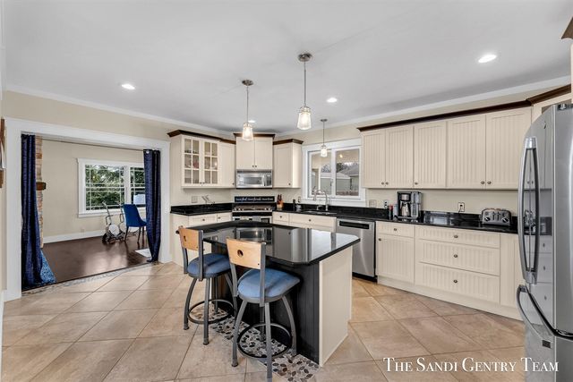 7 Circle Drive, Fruitport, MI 49415