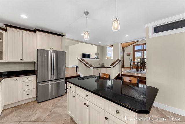 7 Circle Drive, Fruitport, MI 49415