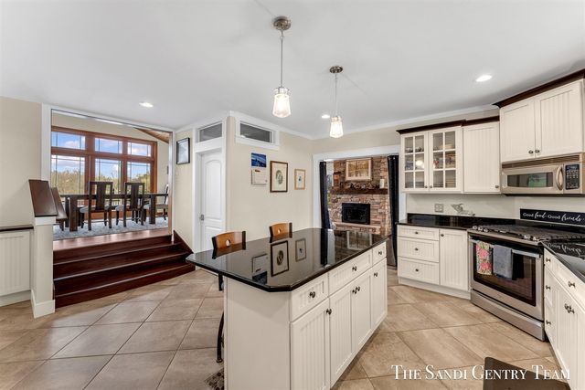 7 Circle Drive, Fruitport, MI 49415