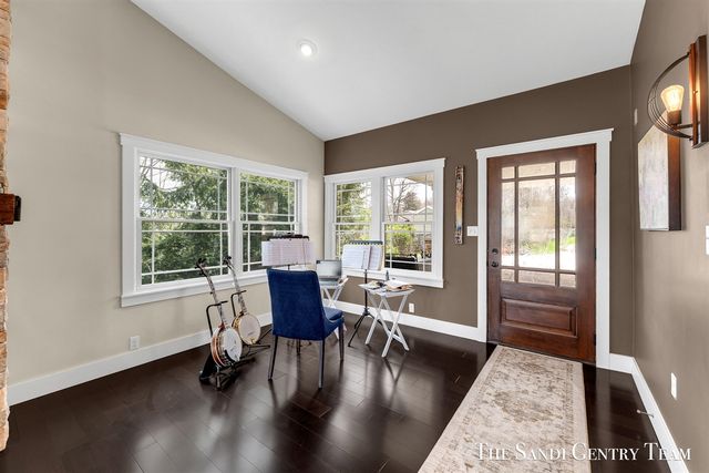 7 Circle Drive, Fruitport, MI 49415