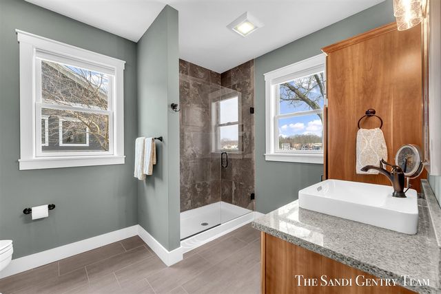 7 Circle Drive, Fruitport, MI 49415