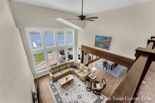 7 Circle Drive, Fruitport, MI 49415