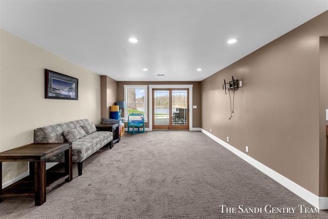 7 Circle Drive, Fruitport, MI 49415