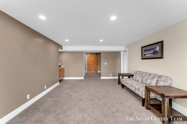 7 Circle Drive, Fruitport, MI 49415