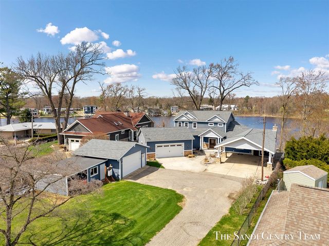 7 Circle Drive, Fruitport, MI 49415
