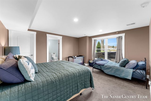 7 Circle Drive, Fruitport, MI 49415