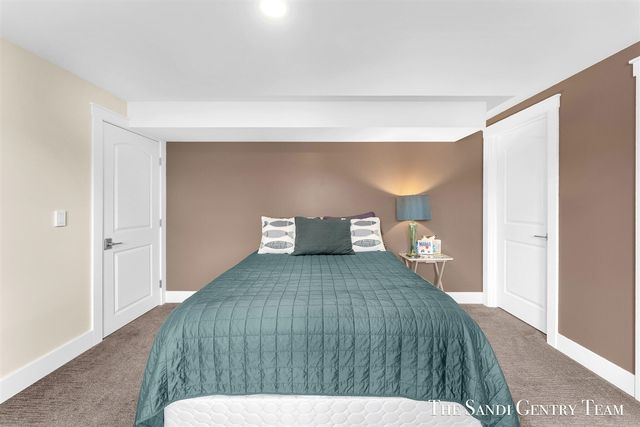 7 Circle Drive, Fruitport, MI 49415