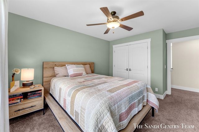 7 Circle Drive, Fruitport, MI 49415
