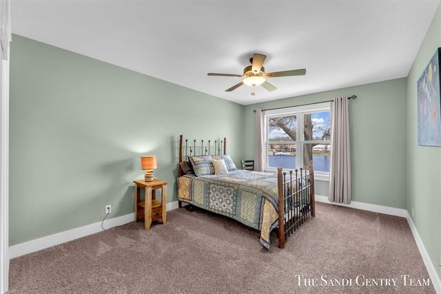 7 Circle Drive, Fruitport, MI 49415