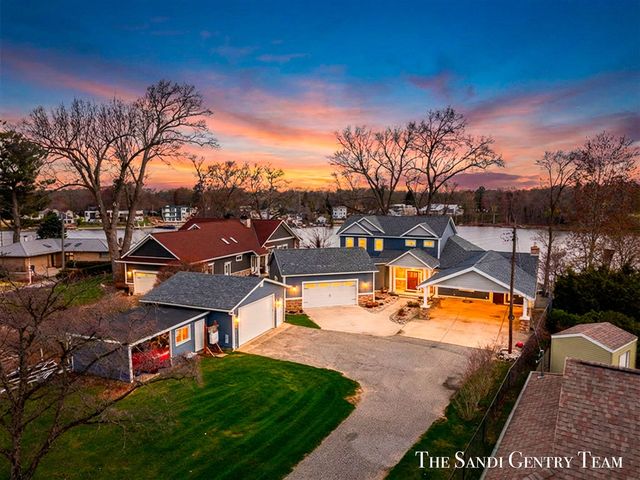 7 Circle Drive, Fruitport, MI 49415