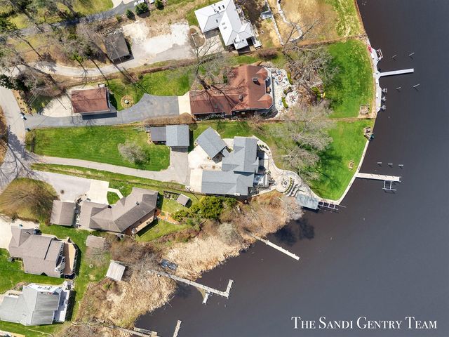 7 Circle Drive, Fruitport, MI 49415