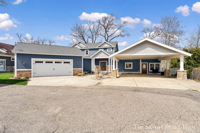 7 Circle Drive, Fruitport, MI 49415