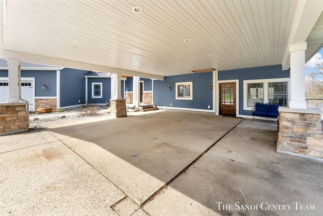 7 Circle Drive, Fruitport, MI 49415
