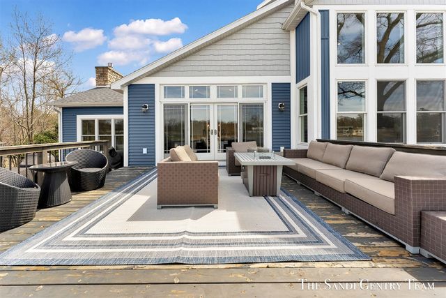 7 Circle Drive, Fruitport, MI 49415