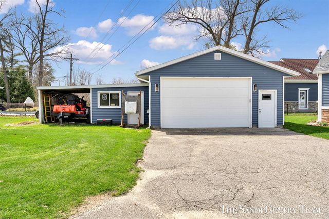 7 Circle Drive, Fruitport, MI 49415