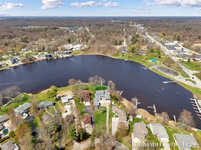 7 Circle Drive, Fruitport, MI 49415