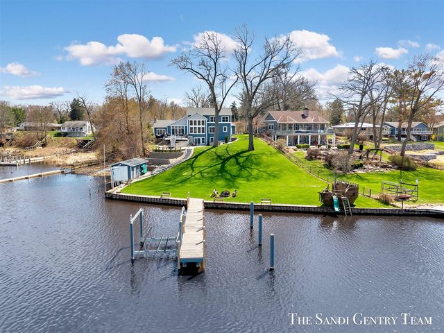 7 Circle Drive, Fruitport, MI 49415
