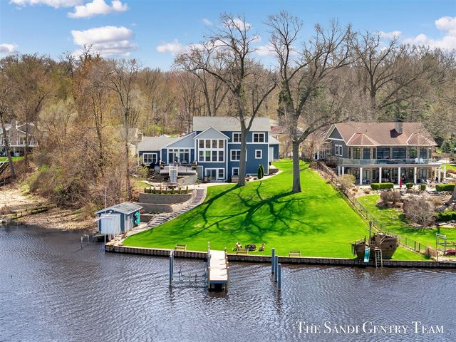 7 Circle Drive, Fruitport, MI 49415