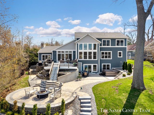 7 Circle Drive, Fruitport, MI 49415