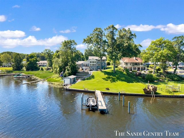 7 Circle Drive, Fruitport, MI 49415