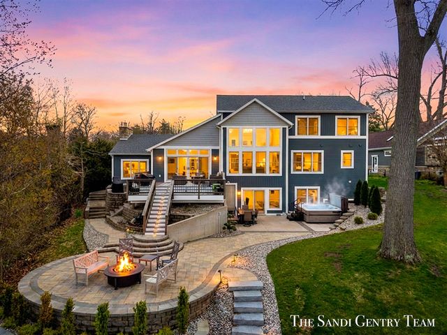 7 Circle Drive, Fruitport, MI 49415