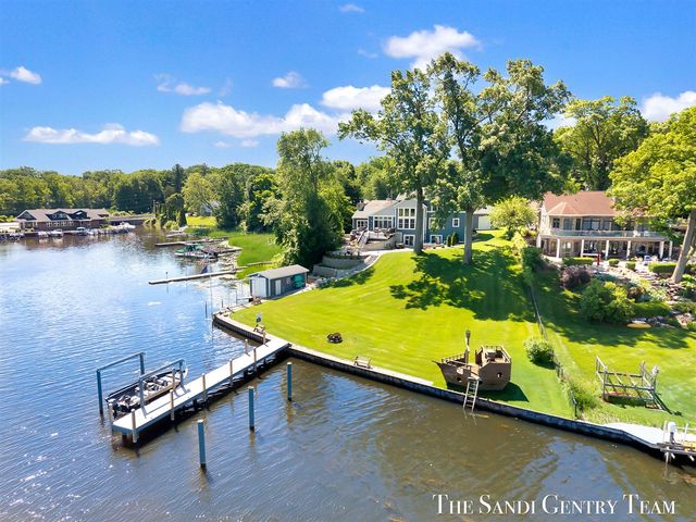 7 Circle Drive, Fruitport, MI 49415