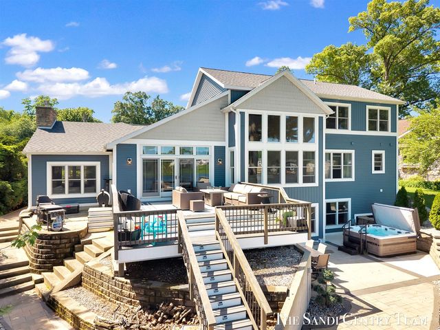 7 Circle Drive, Fruitport, MI 49415