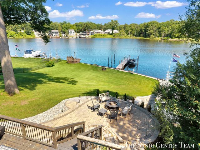 7 Circle Drive, Fruitport, MI 49415