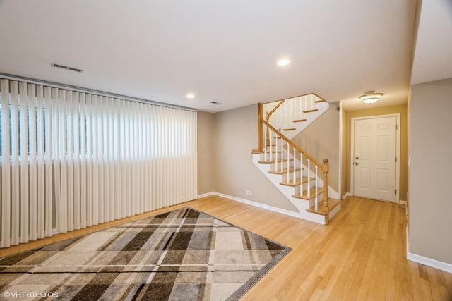 829 Pinehurst Lane, Schaumburg, IL 60193