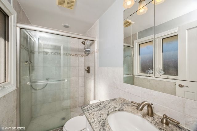 829 Pinehurst Lane, Schaumburg, IL 60193