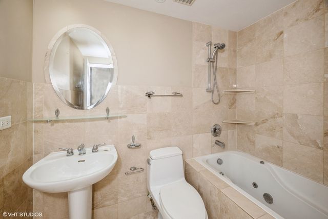 829 Pinehurst Lane, Schaumburg, IL 60193