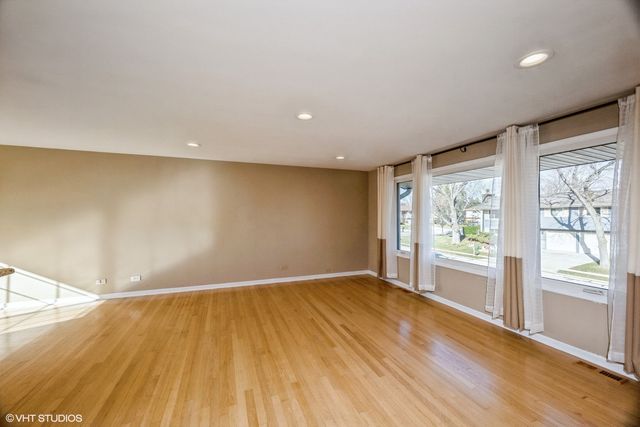 829 Pinehurst Lane, Schaumburg, IL 60193