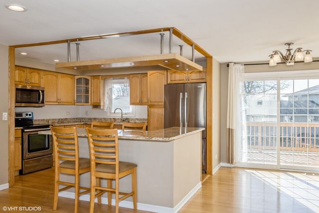 829 Pinehurst Lane, Schaumburg, IL 60193