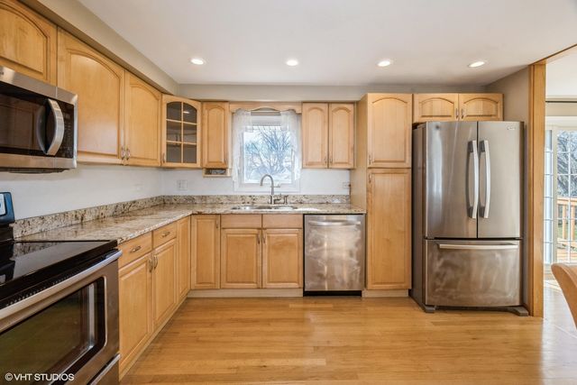 829 Pinehurst Lane, Schaumburg, IL 60193