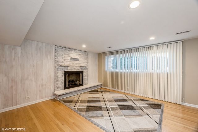 829 Pinehurst Lane, Schaumburg, IL 60193