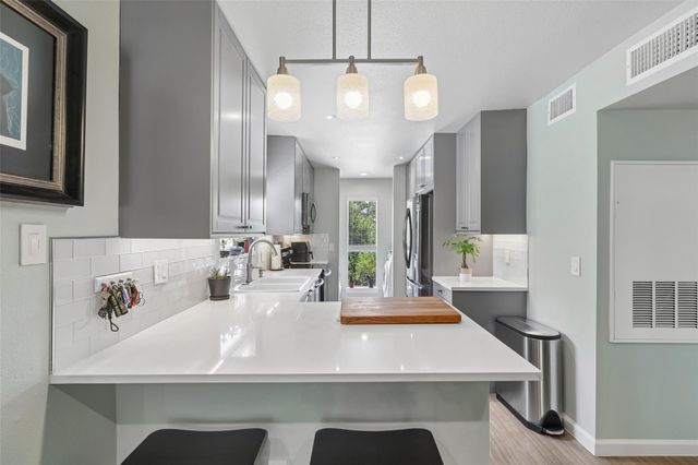 2450 Wickersham LN 302, Austin, TX 78741