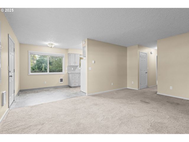 3313 E 17TH St, Vancouver, WA 98660