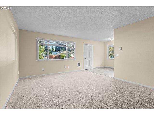 3313 E 17TH St, Vancouver, WA 98660