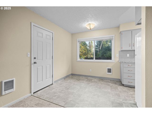 3313 E 17TH St, Vancouver, WA 98660