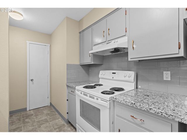 3313 E 17TH St, Vancouver, WA 98660