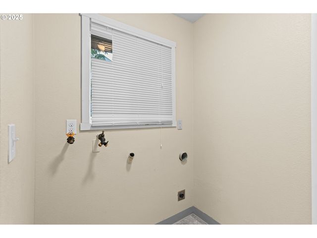 3313 E 17TH St, Vancouver, WA 98660