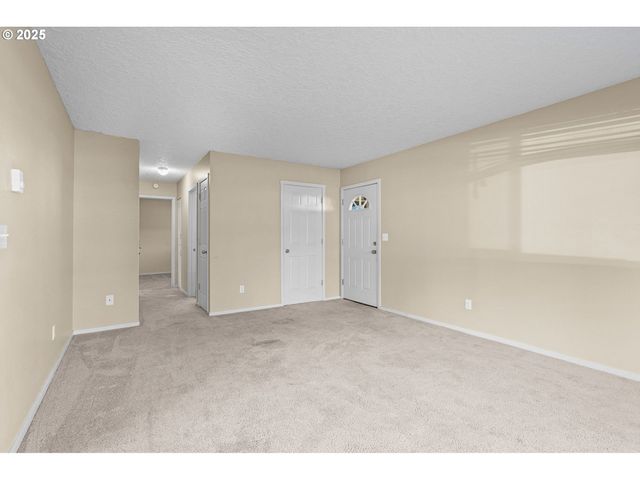 3313 E 17TH St, Vancouver, WA 98660