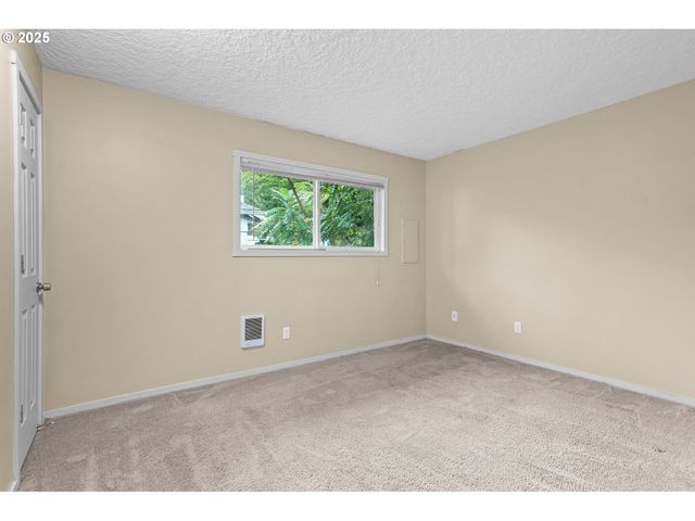 3313 E 17TH St, Vancouver, WA 98660