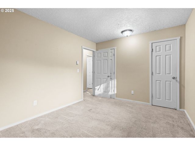 3313 E 17TH St, Vancouver, WA 98660