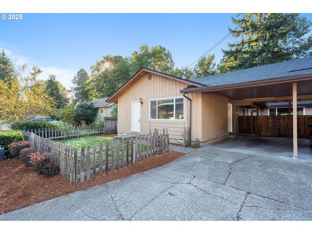 3313 E 17TH St, Vancouver, WA 98660