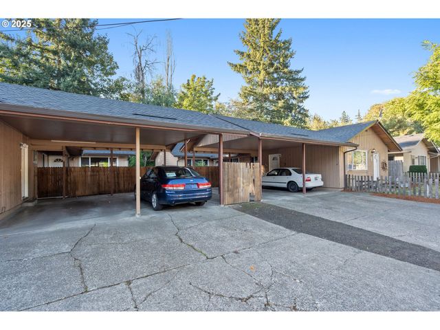 3313 E 17TH St, Vancouver, WA 98660