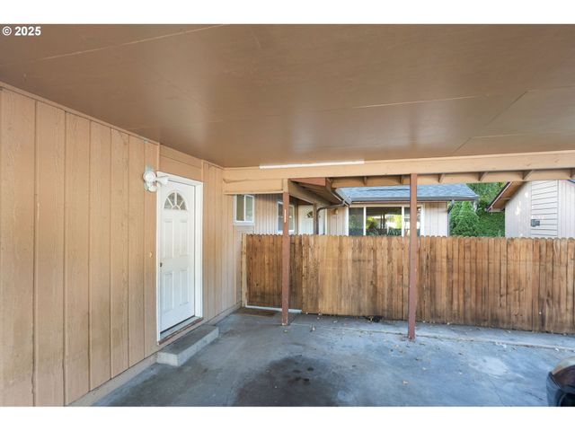 3313 E 17TH St, Vancouver, WA 98660