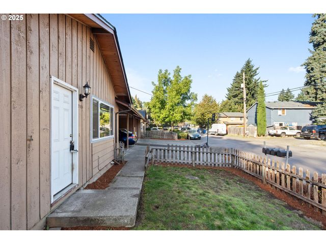 3313 E 17TH St, Vancouver, WA 98660