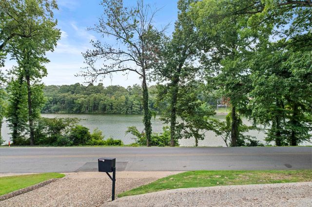 1912 Waterside Dr, North Little Rock, AR 72116