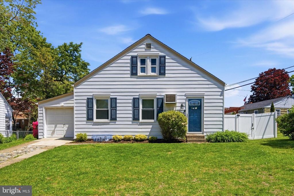 702 HOOD RD, Swarthmore, PA 19081
